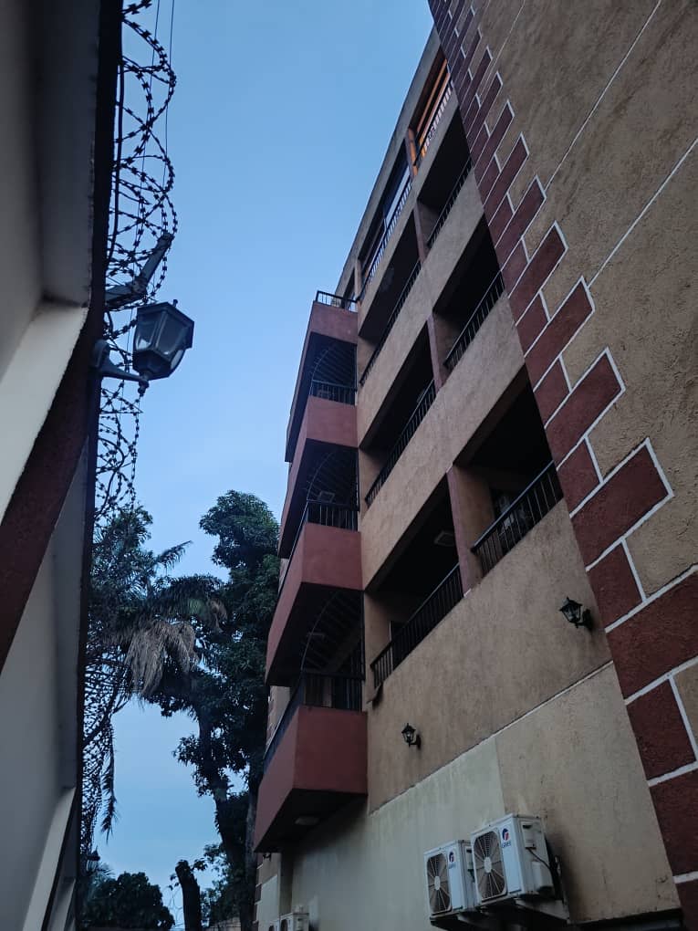 Appartement 3/1 haut standing 2 chambres – Centre-ville Bangui derrière Ndekeluka photo 12