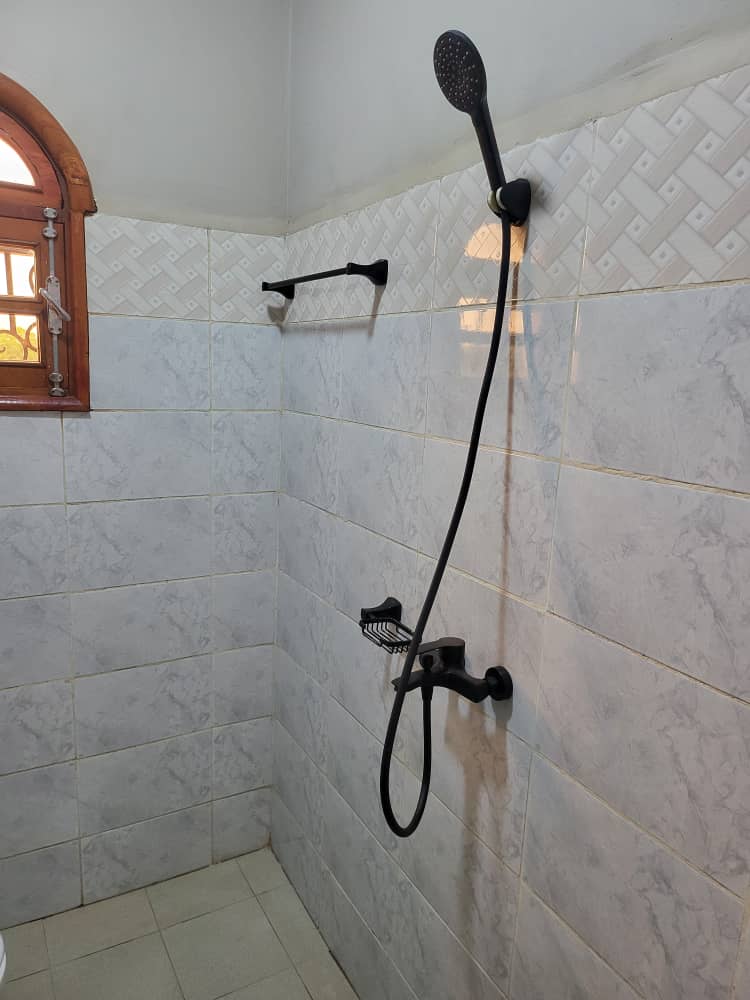 Appartement 3 chambres à 200 Villas Bangui – Clim, eau garantie et confort photo 23