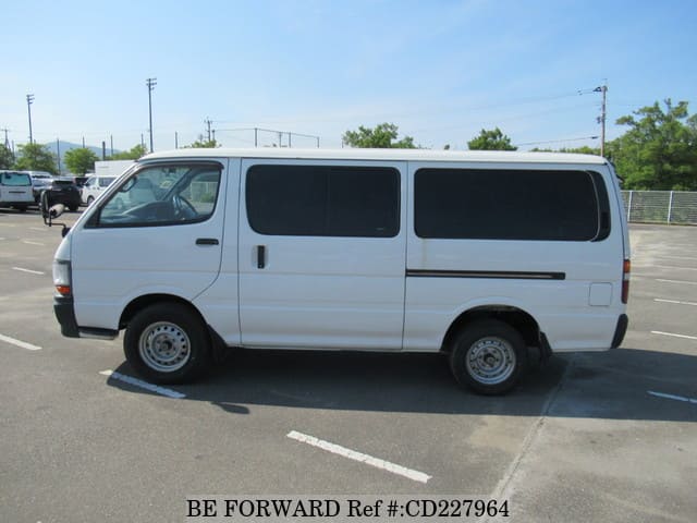 Mini-bus Toyota Hiace photo 3