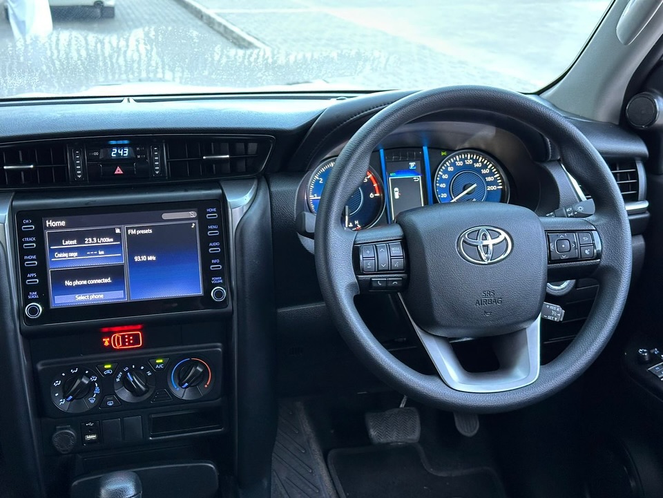 Toyota fortuner photo 3