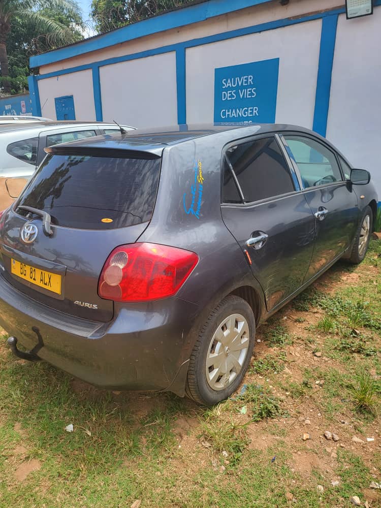 Toyota yaris grise foncee photo 8