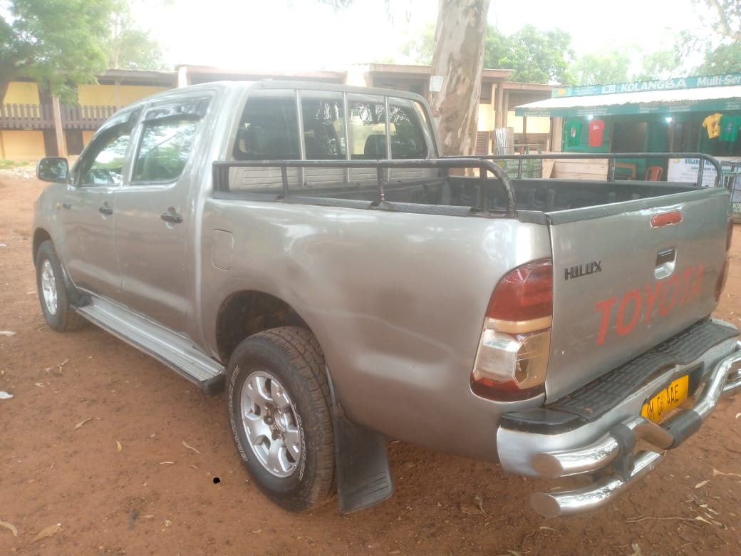Toyota hilux grise