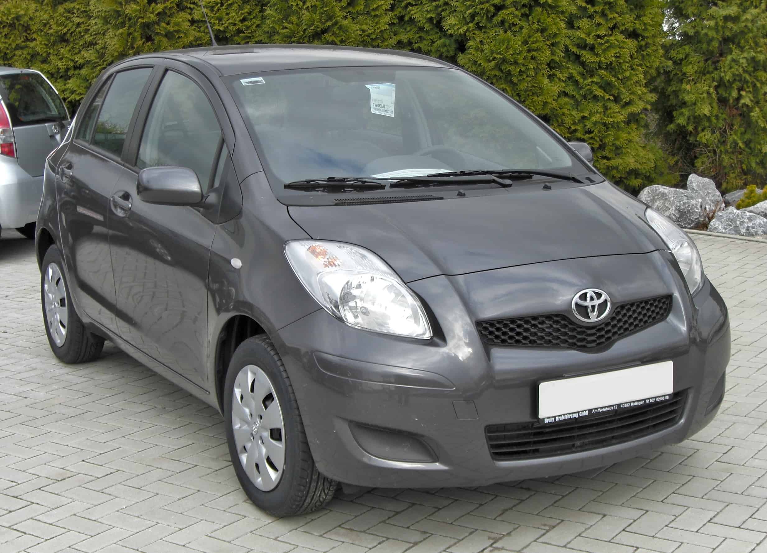 Toyota yaris grise foncee