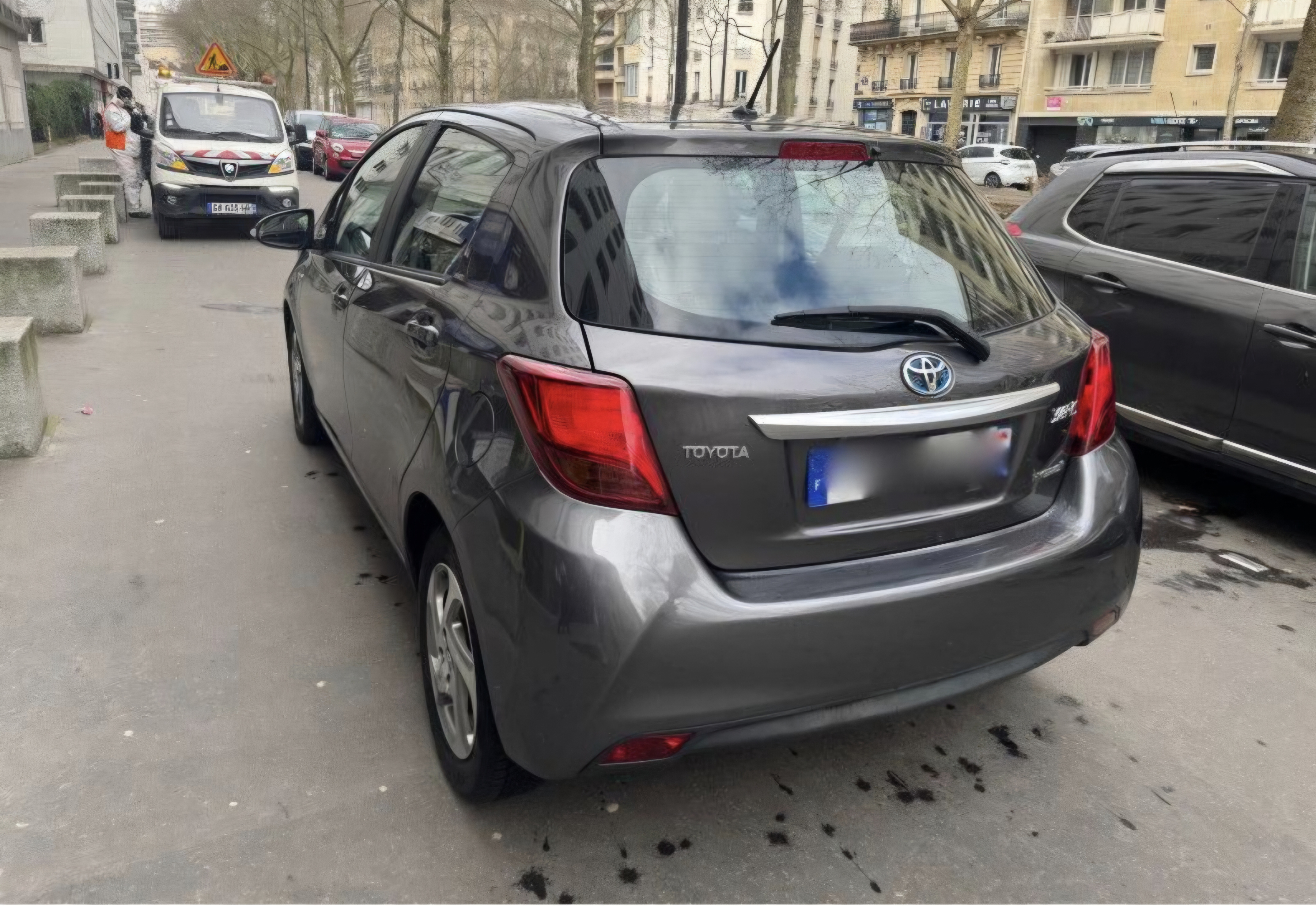 Toyota yaris grise foncee photo 11