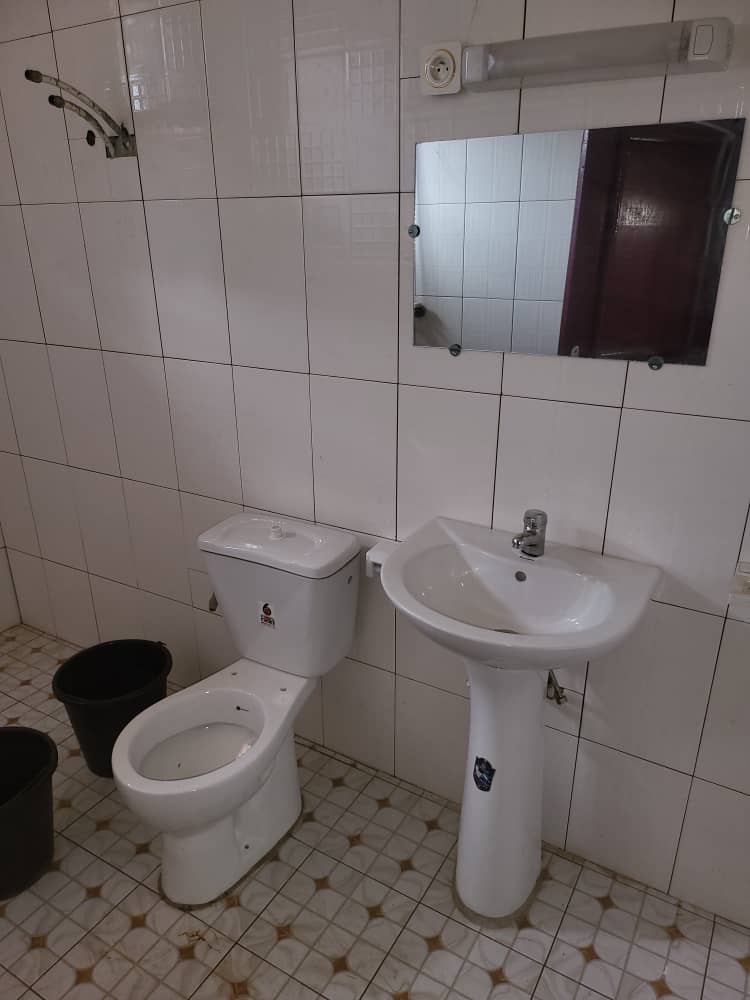 Maison 6 Chambres à Cattin – Confort, Espace & Séjour Idéal à Bangui photo 6