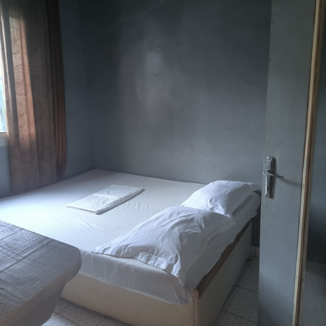 Appartement meublé avec piscine au centre-ville de Bangui – Location courte et longue durée