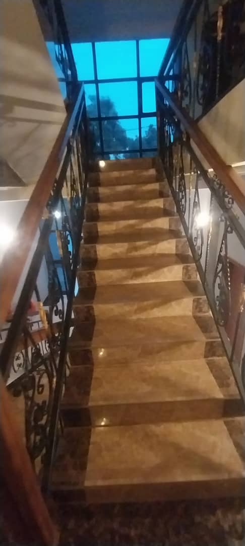 Installez-vous dans cet agréable appartement meublé de 2 chambres à Sica 2 – Bangui. Offrez-vous un séjour confortable dans un logement fonctionnel, accueillant et prêt à vivre. Que vous soyez en déplacement professionnel, en visite familiale ou en vacanc photo 4