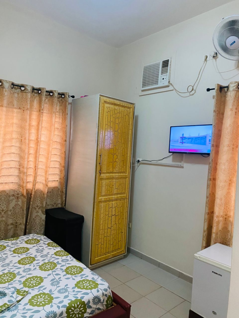 Chambre 2 – Espace et Confort au Rez-de-Chaussée photo 3