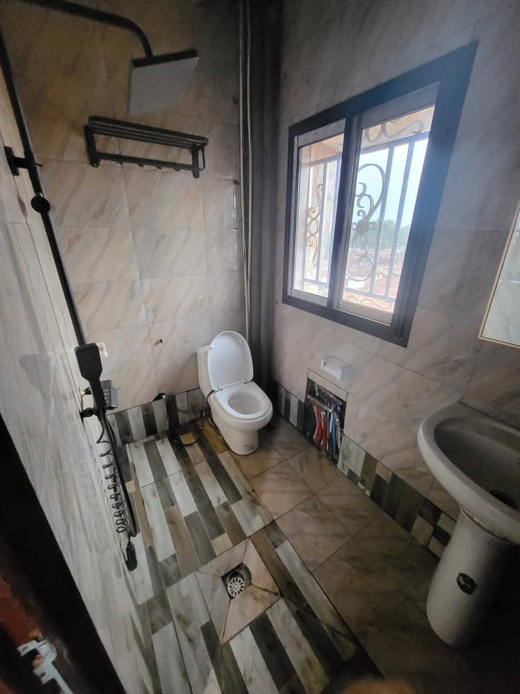 Appartement moderne 2 chambres à Lakouanga – Bangui | Confort, sécurité et emplacement idéal Découvrez ce photo 6