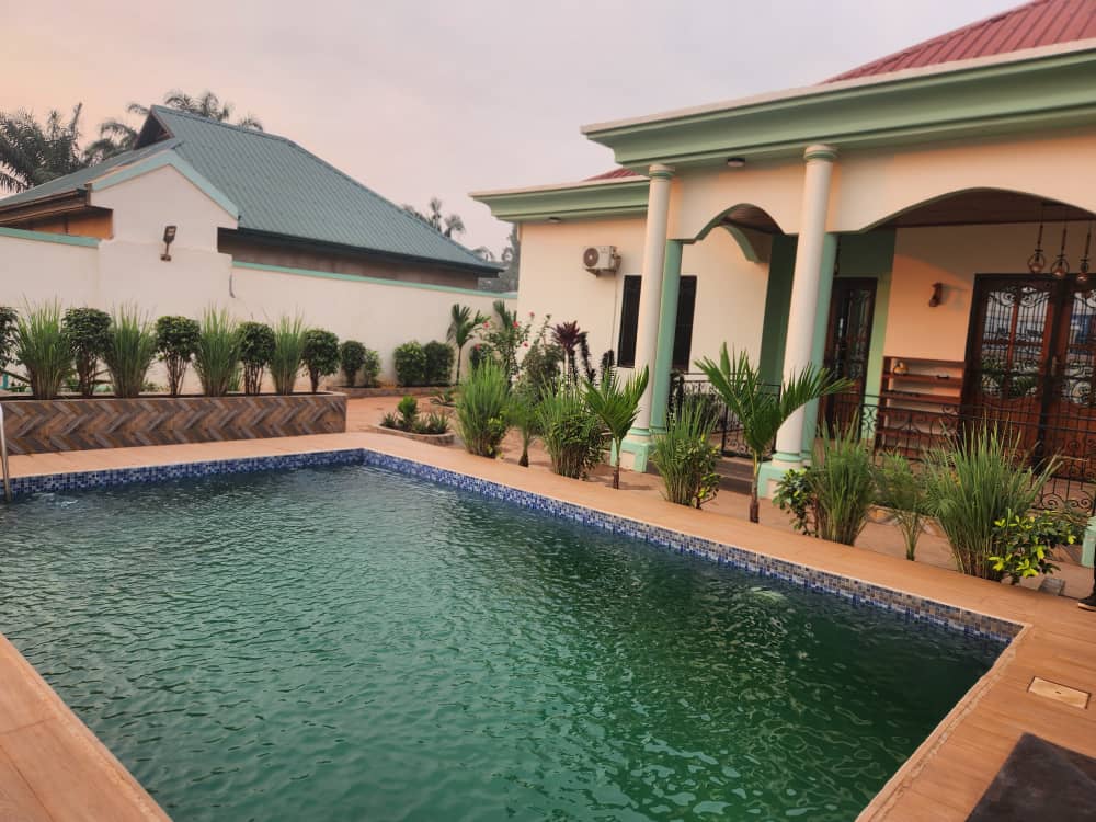Villa de Prestige avec Piscine à Sica 2 – Bangui