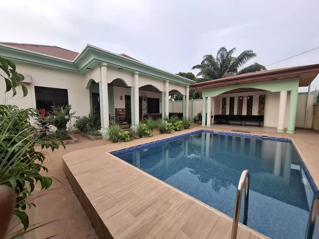 Villa de Prestige avec Piscine à Sica 2 – Bangui photo 2